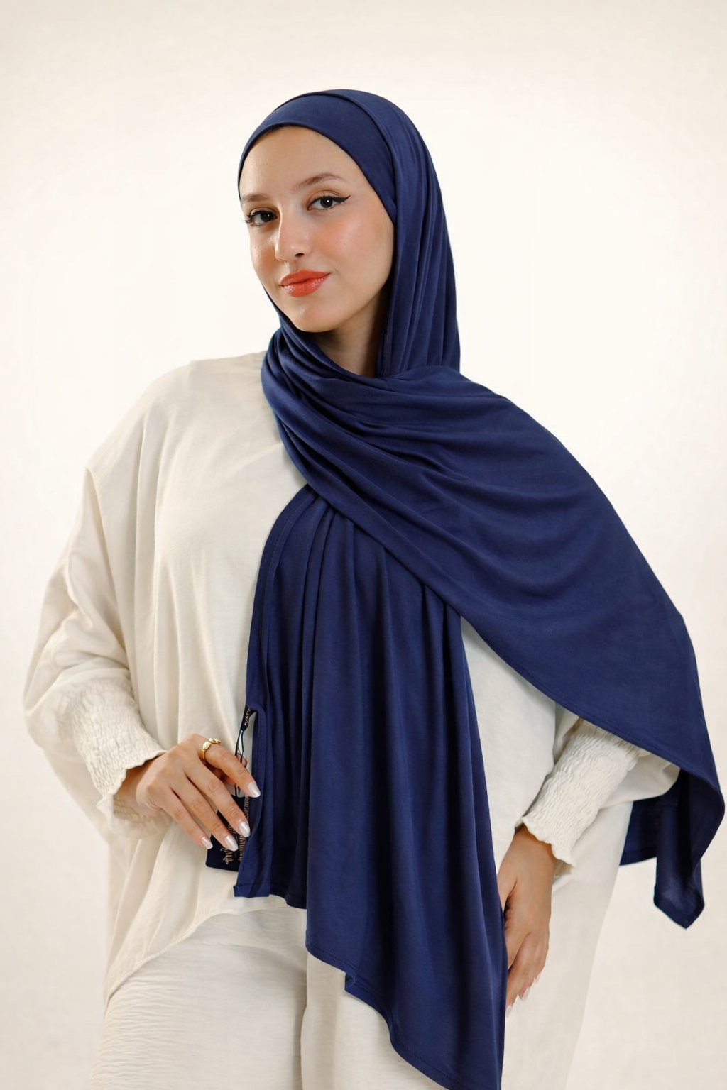 شال قطن مع قمطة ربط بنفس اللون – مريح وثابت